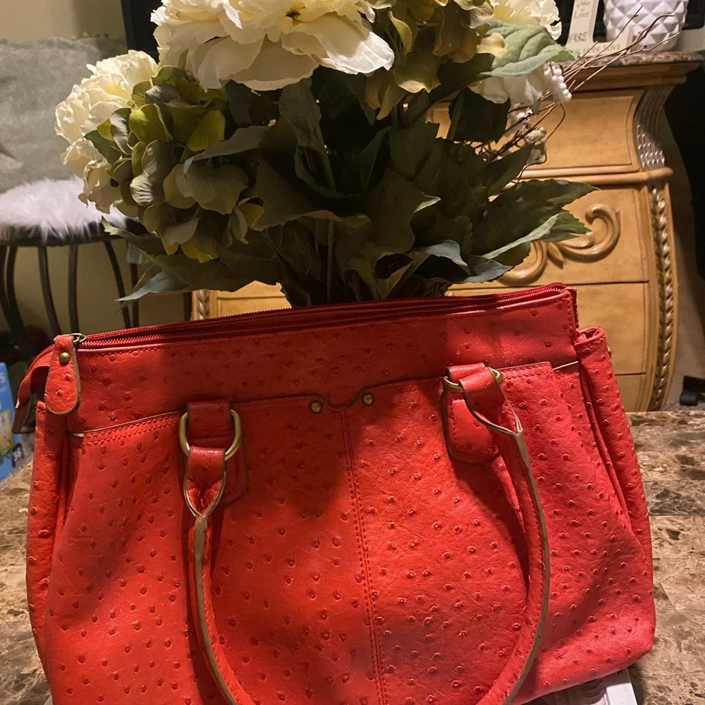 Bueno Red Textured Satchel_4